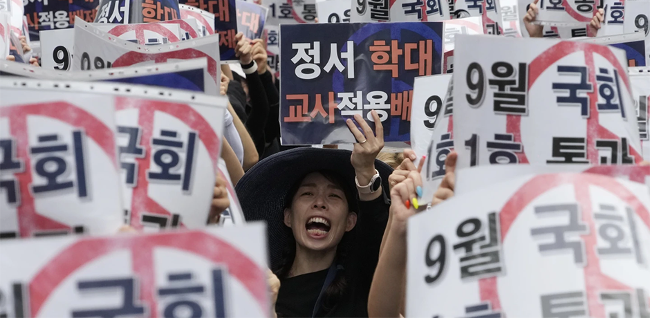 Подробнее о статье Тысячи южнокорейских учителей требуют защиты от издевательств со стороны родителей