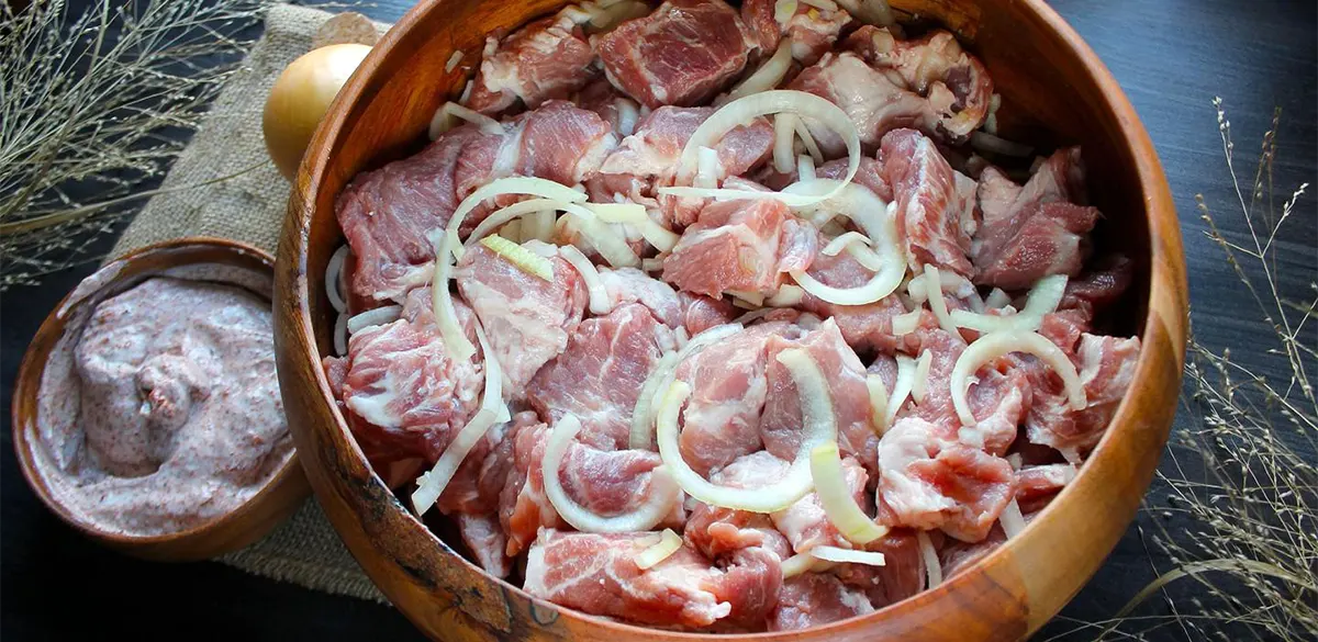Подробнее о статье Шашлык: В какой посуде нельзя мариновать мясо