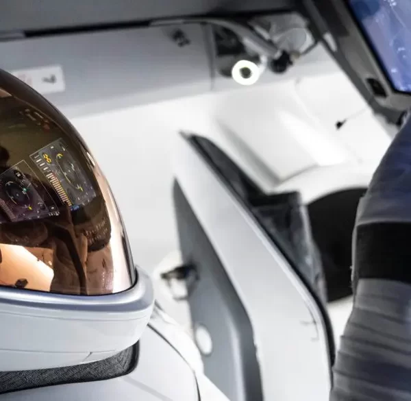 SpaceX представила новый скафандр для выхода в открытый космос